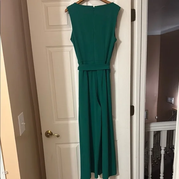 Elegant Green Sleeveless Jumpsuit - Picture 2 of 5